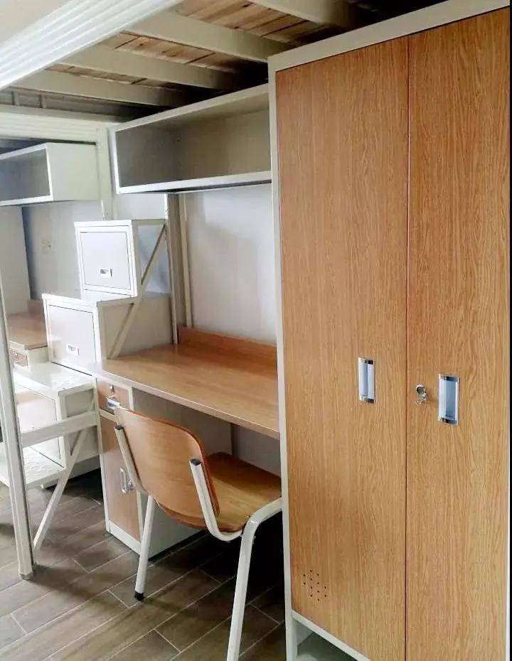 jio~广东东软学院广东东软学院新宿舍楼是一栋u型结构的建筑灰白色调