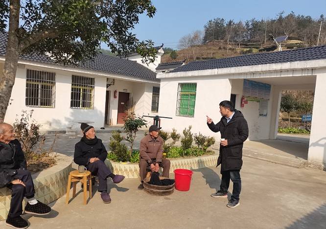 英山县杨柳湾镇迅速开展易地搬迁安置点  冬季取暖安全隐患督查