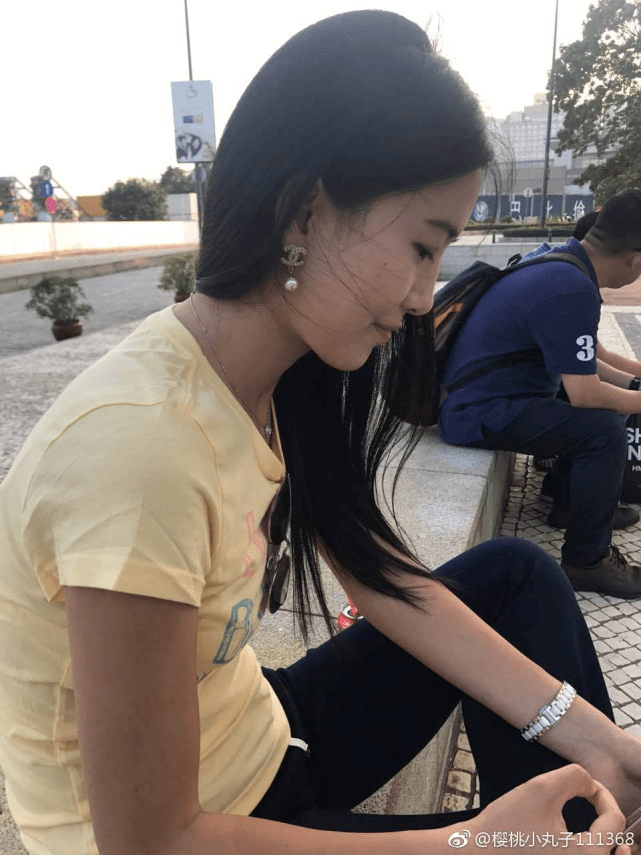 翟欣欣海量高清照!打扮"土气",是她获取男人信任的法宝!