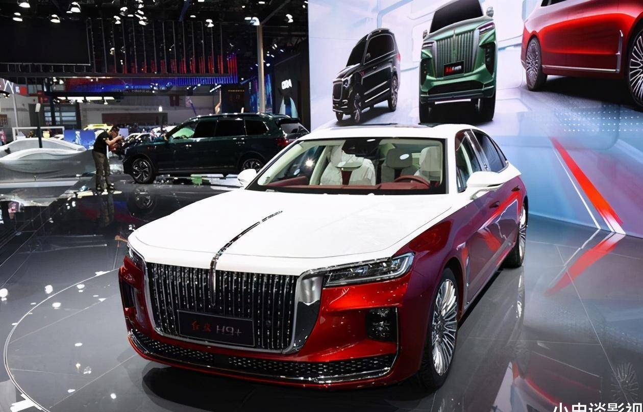 加长版红旗运抵广州红白双色车身六缸机头将是奔驰宝马的硬茬