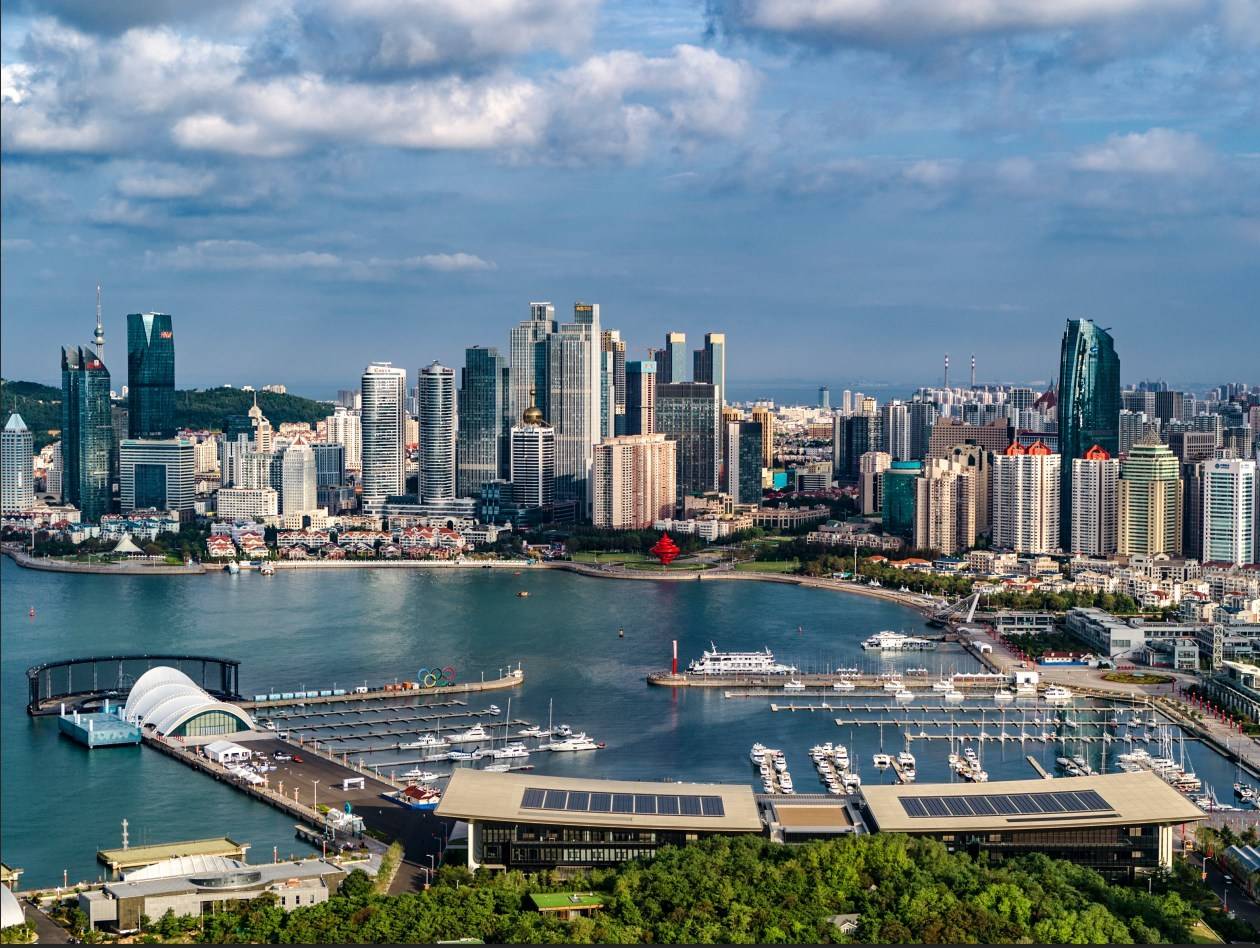 三座海滨旅游城市：青岛、厦门和三亚，谁会是更好的旅行目的地？