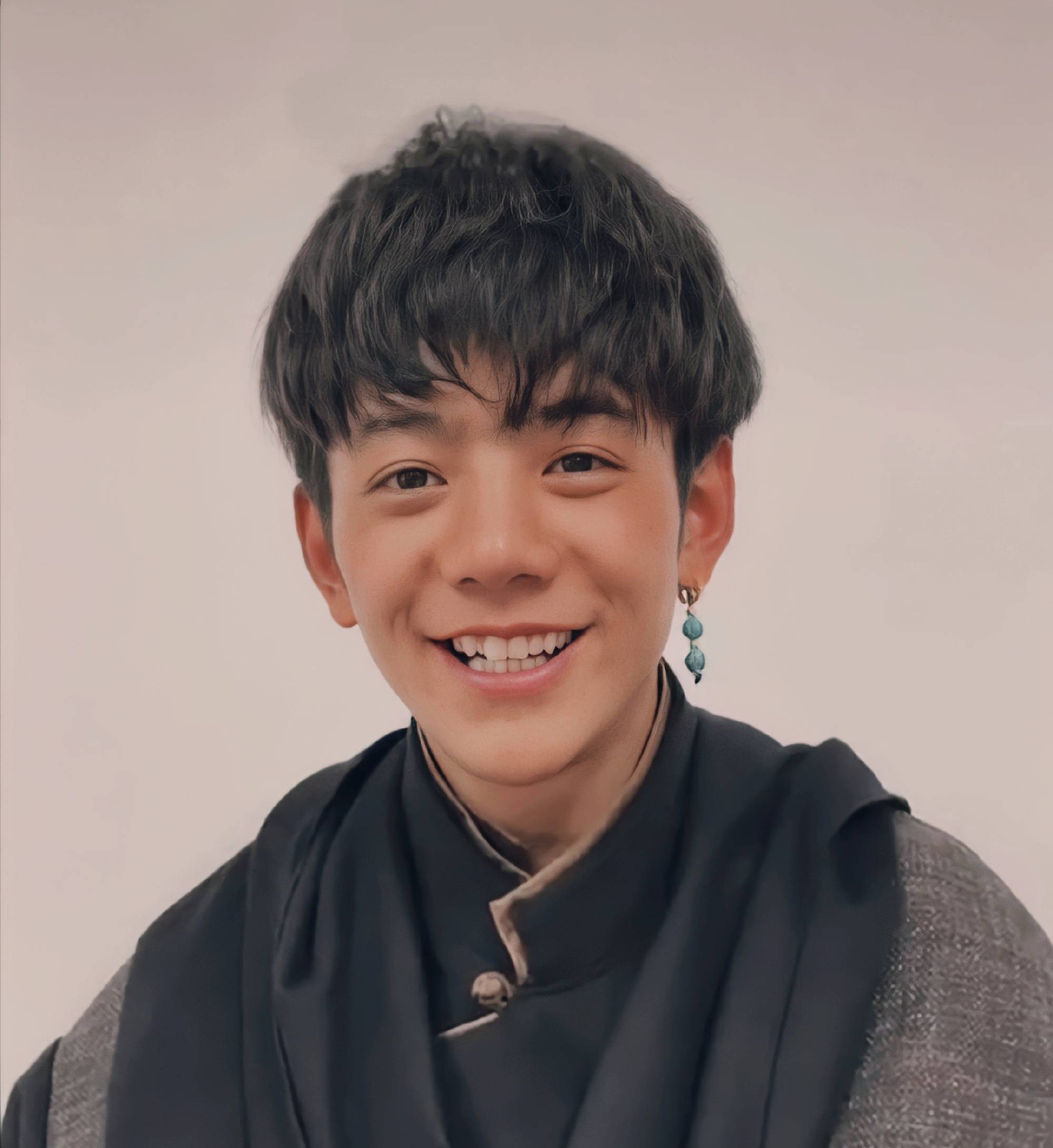 【热点模拟考场】生活在四川甘孜州的丁真因一脸纯真