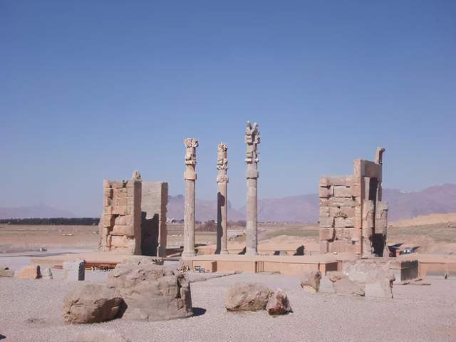 英国考古学家在一座墓葬中,发现乌尔军旗,还揭开了一个历史之谜_手机