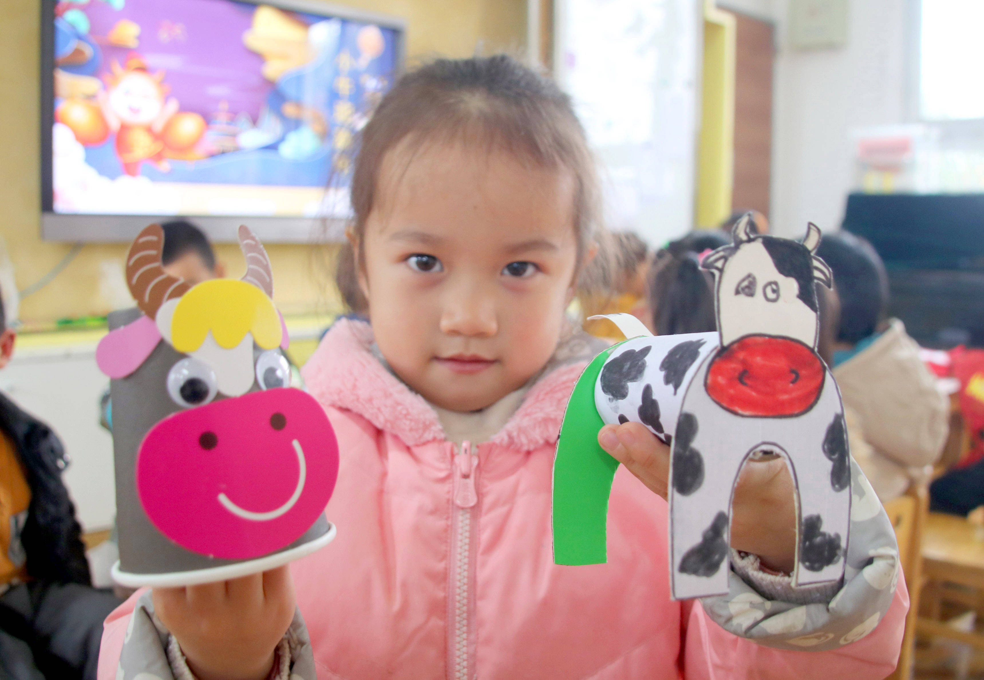 苏州市虎丘中心幼儿园 巧手制作牛年饰品 喜迎农历牛年