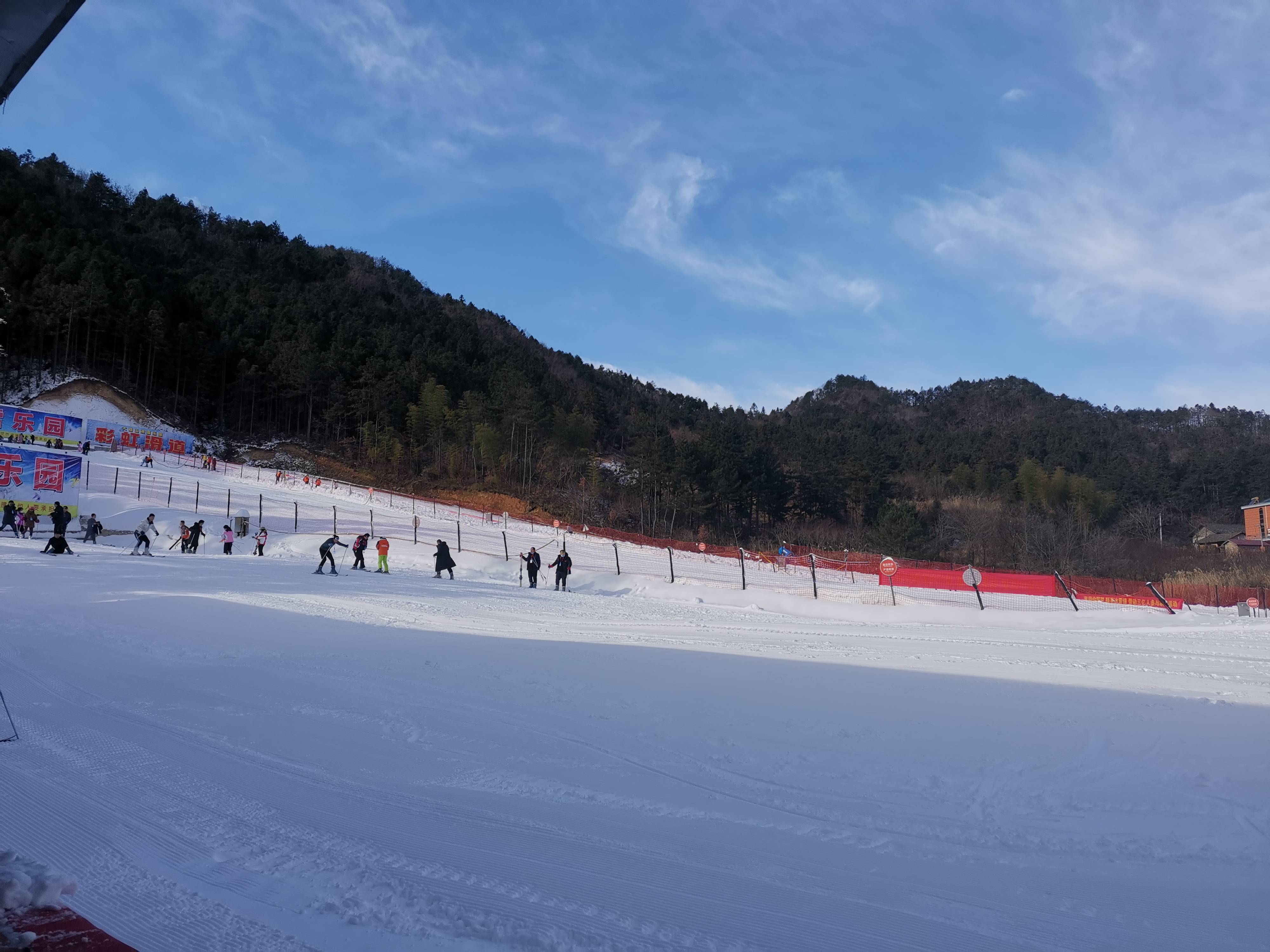 岳西大别山滑雪图片