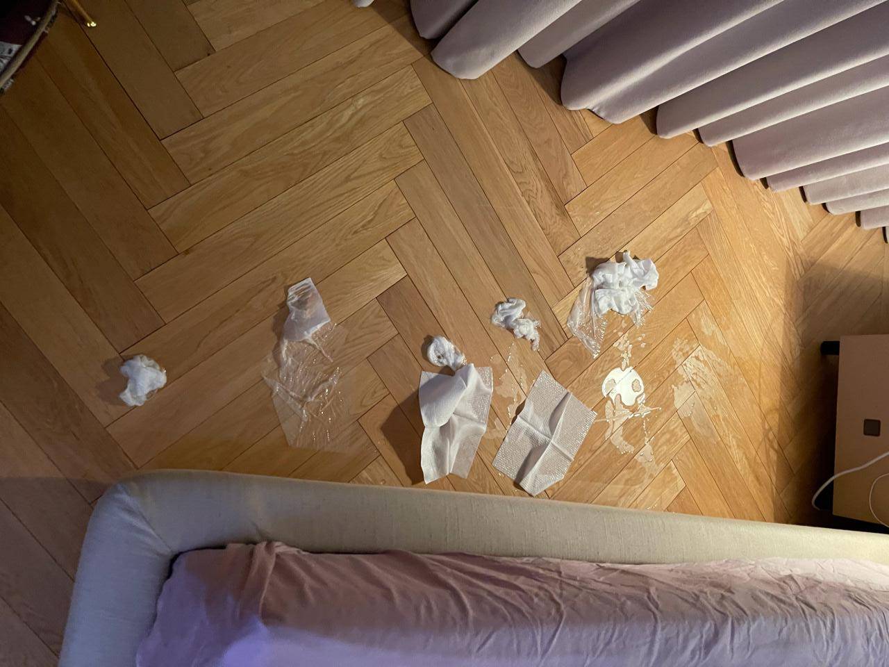 江疏影卧室照片曝光,一地卫生纸引热议,评论区污言秽语