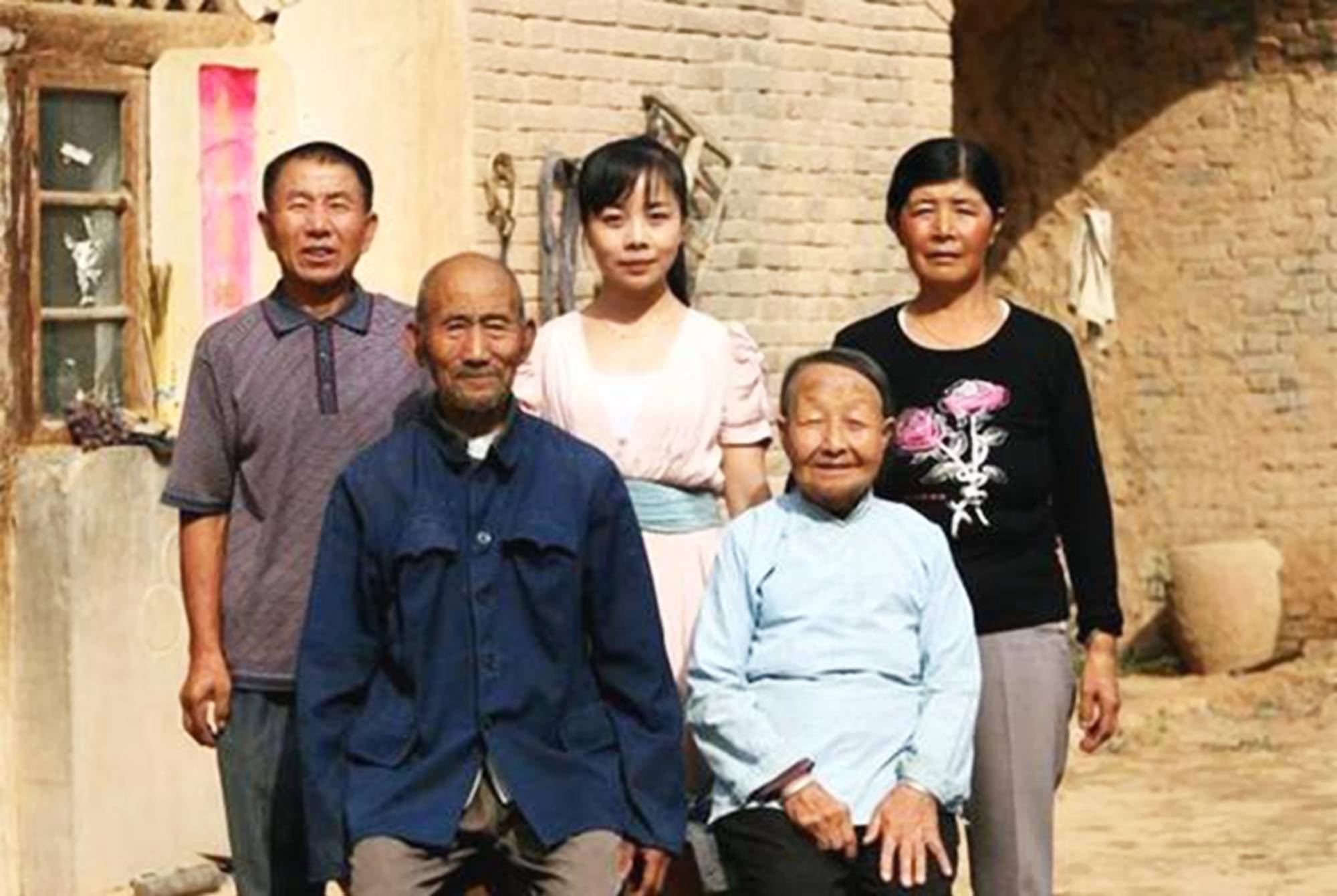 为啥父母离世后,再亲的手足关系也会疏远?真相很扎心_李姐