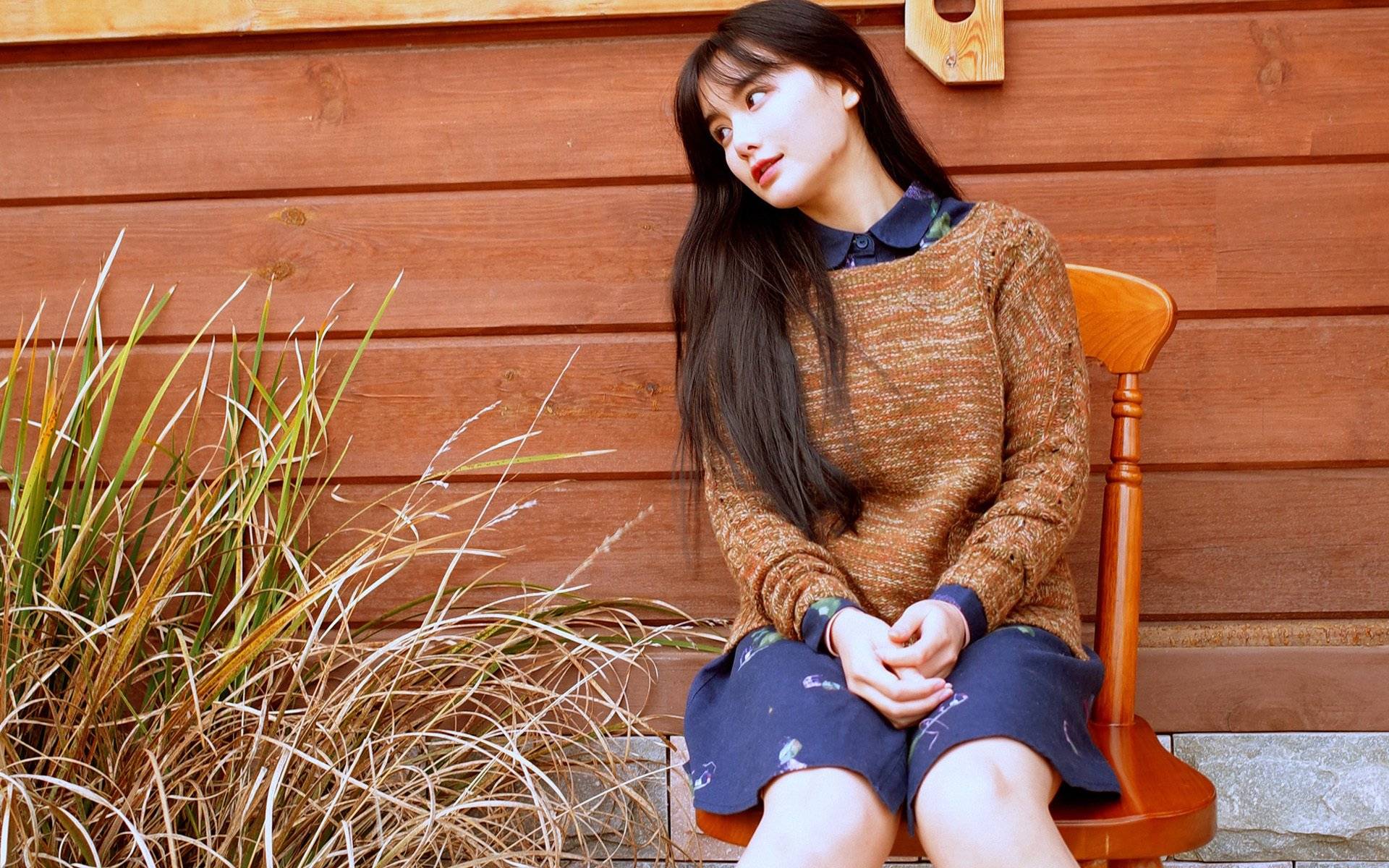 搞笑gif段子:这是喝了多少居然涮手机!