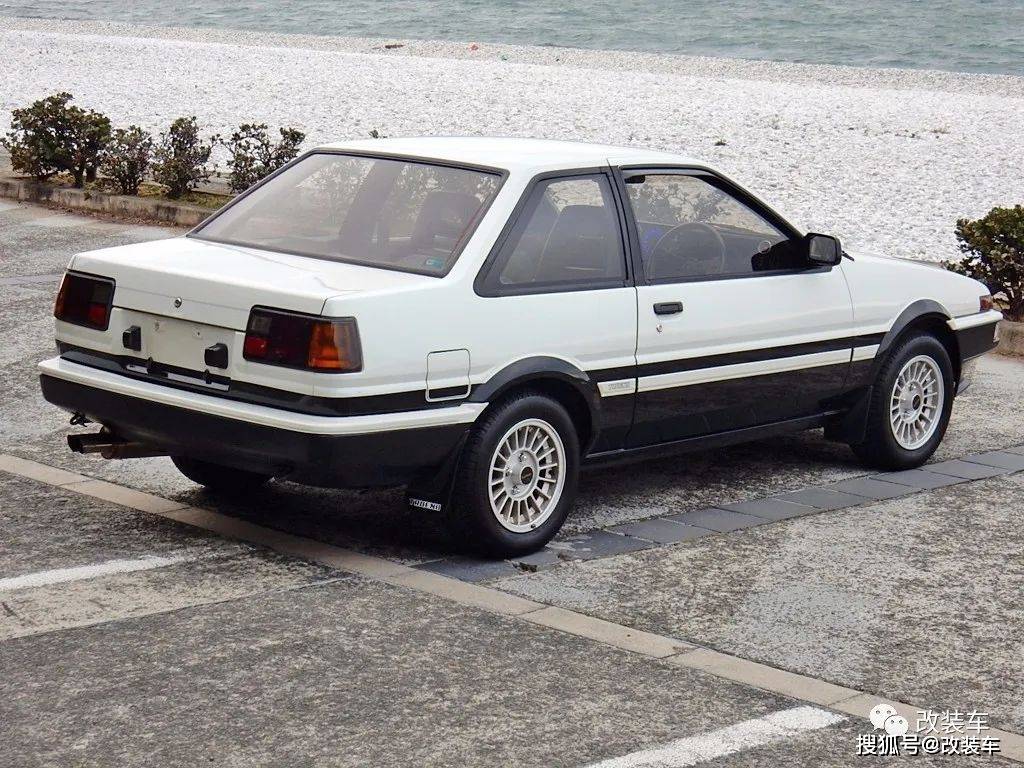 头文字d最大悬疑揭秘茂木夏树坐的那辆奔驰到底是谁的