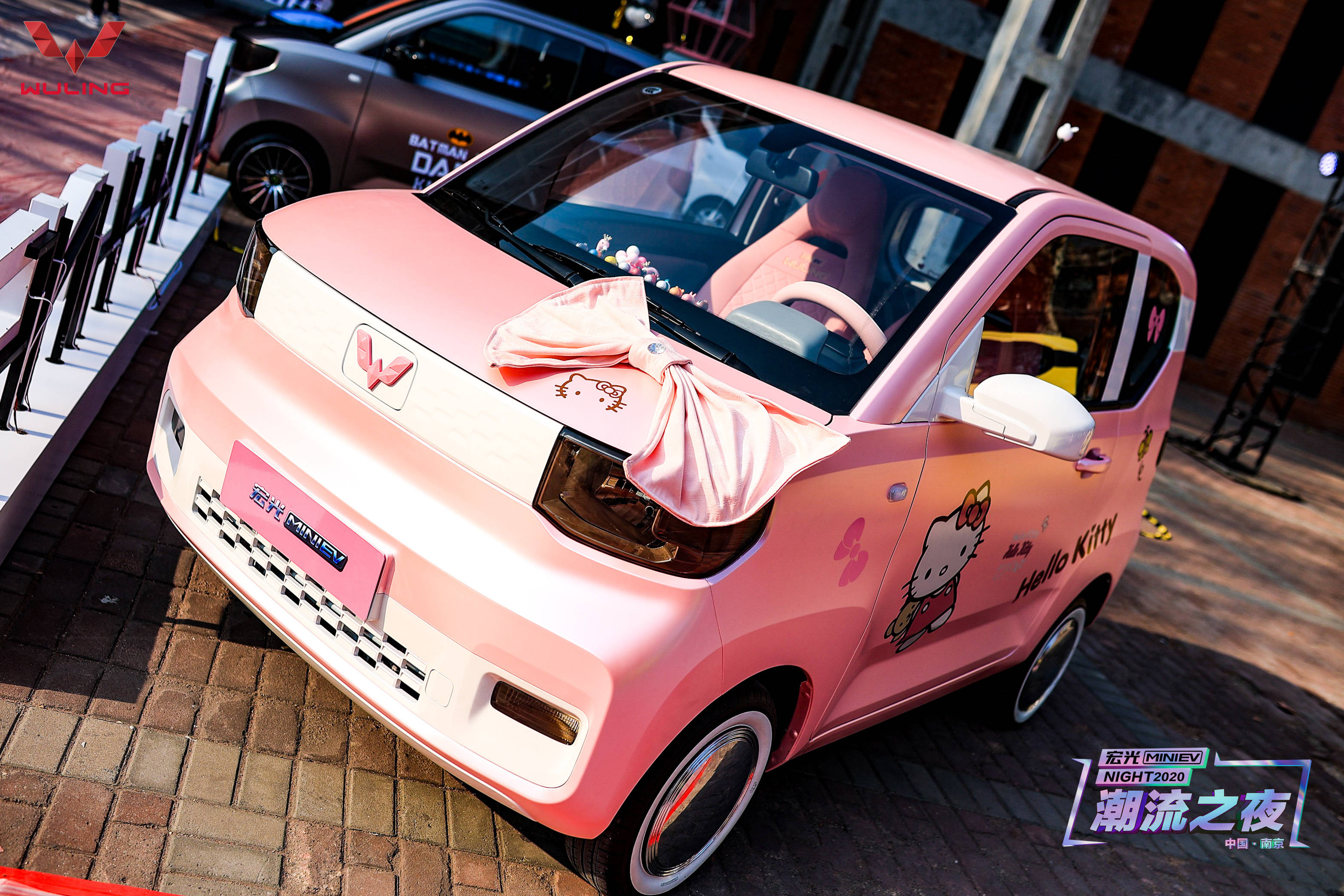 潮流集合宏光miniev之夜改装车燃爆南京