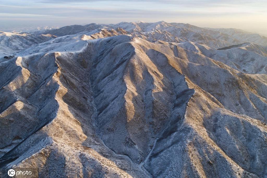内蒙古乌兰察布冬日蛮汉山,安详宁静