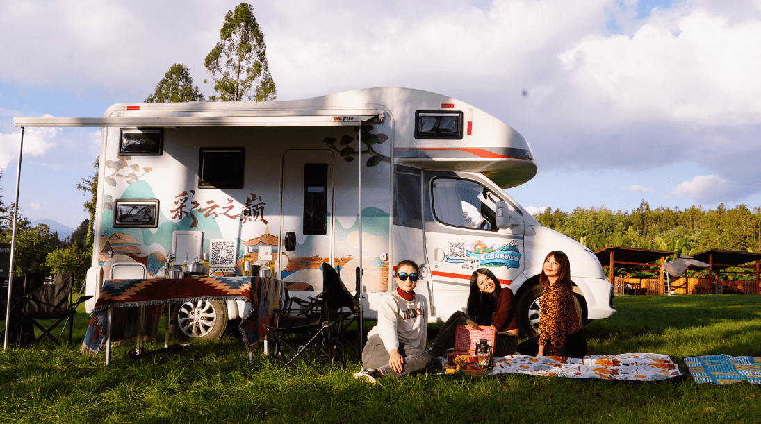 上汽大通房车生活家献礼双旦 房车自驾伴你温暖跨年