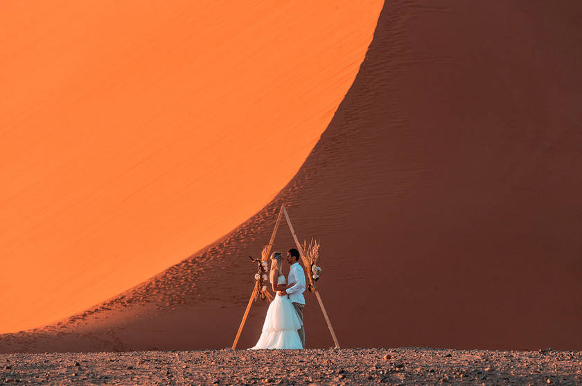 蜜啵婚礼｜跨越非洲纳米比亚的沙漠婚礼