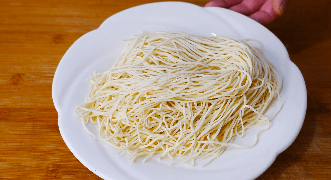 面条这样做太好吃了一周吃7次都不嫌多一次做一大碗都不够吃