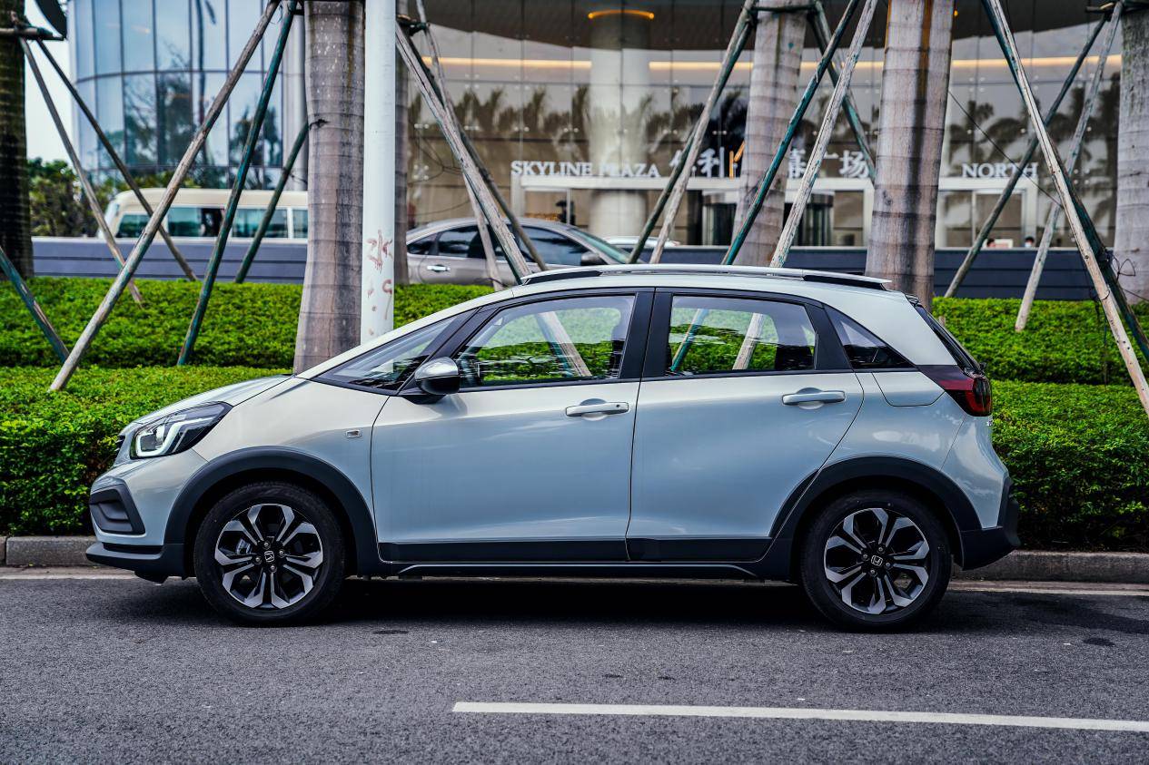 家用运动兼顾的第四代飞度,带6气囊 主动刹车,12万多落地