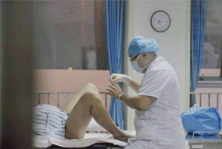 "95后妈妈控诉:脱裤子只是刚刚开始_手机搜狐网