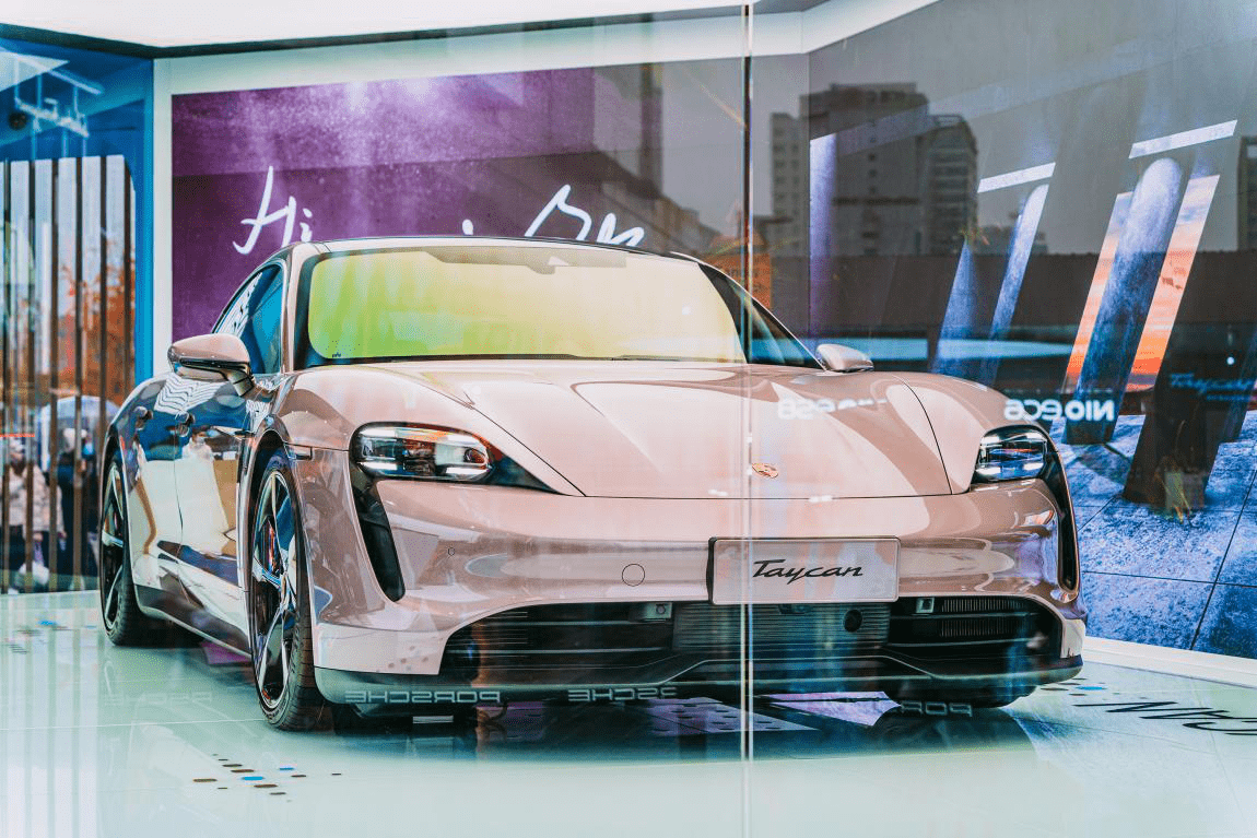买不起turbo s,选个taycan"冰莓粉"还是可以的_保时捷