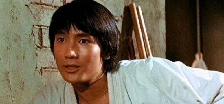 乾隆皇帝刘永3次结婚2次家暴如今69岁遭现世报