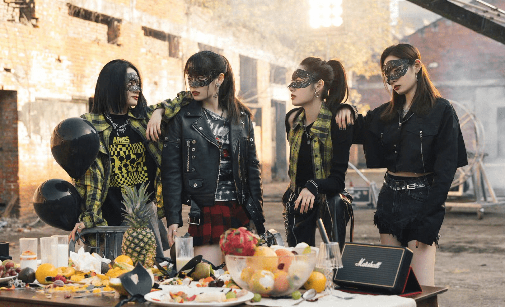 冰清玉洁四胞胎做乐队,还被签在谢霆锋旗下?网友:谢霆锋怎么了