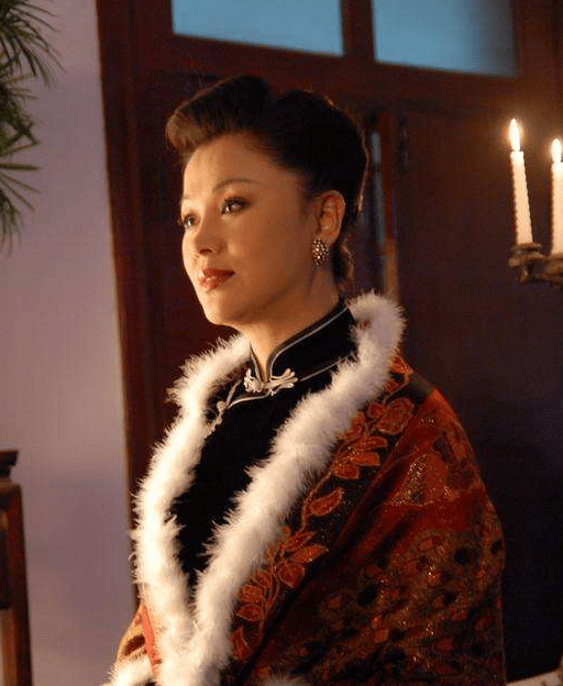 红极一时于小慧,遭富豪丈夫家暴出轨后,与儿子相依为命成女强人