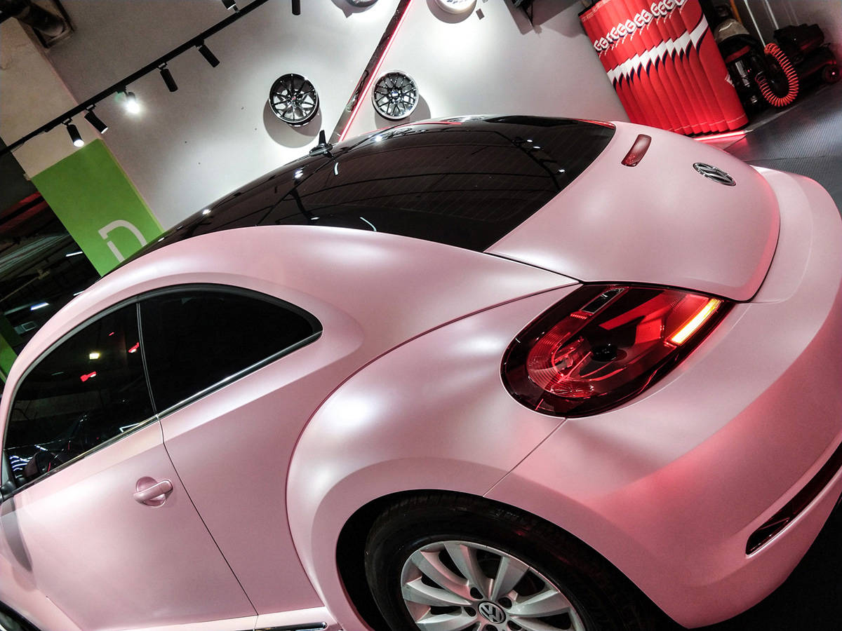 大众甲壳虫车身改色电光樱花粉rg瑞集改色膜陕西西安