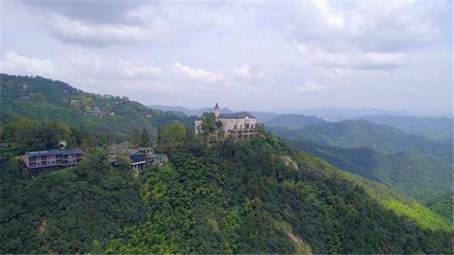 浙江省的一座古堡，外国人耗费两亿进行重建，传承着感人的故事