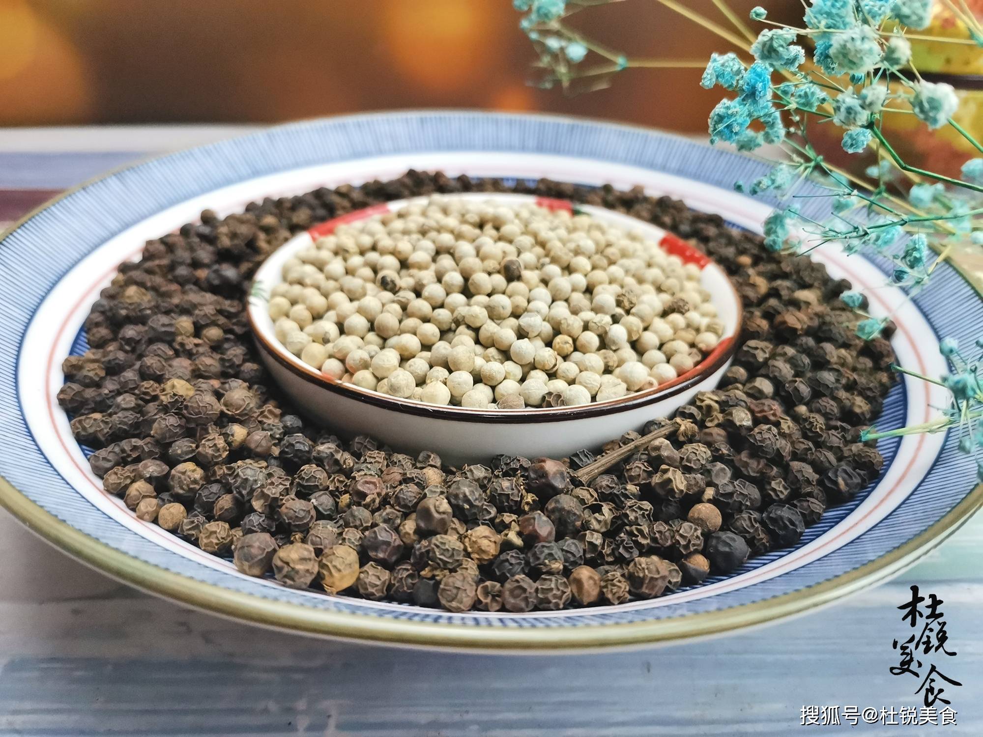 黑白胡椒一字之差,作用用途完全不同,有的人弄错,难怪菜味不对