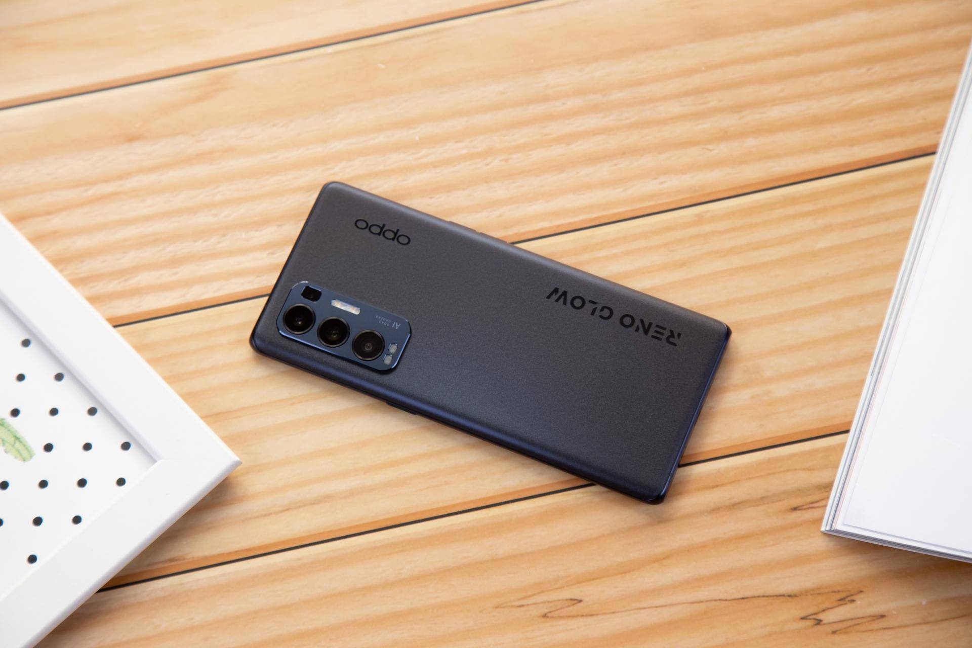 opporeno5超大杯隐藏惊喜游戏性能超强