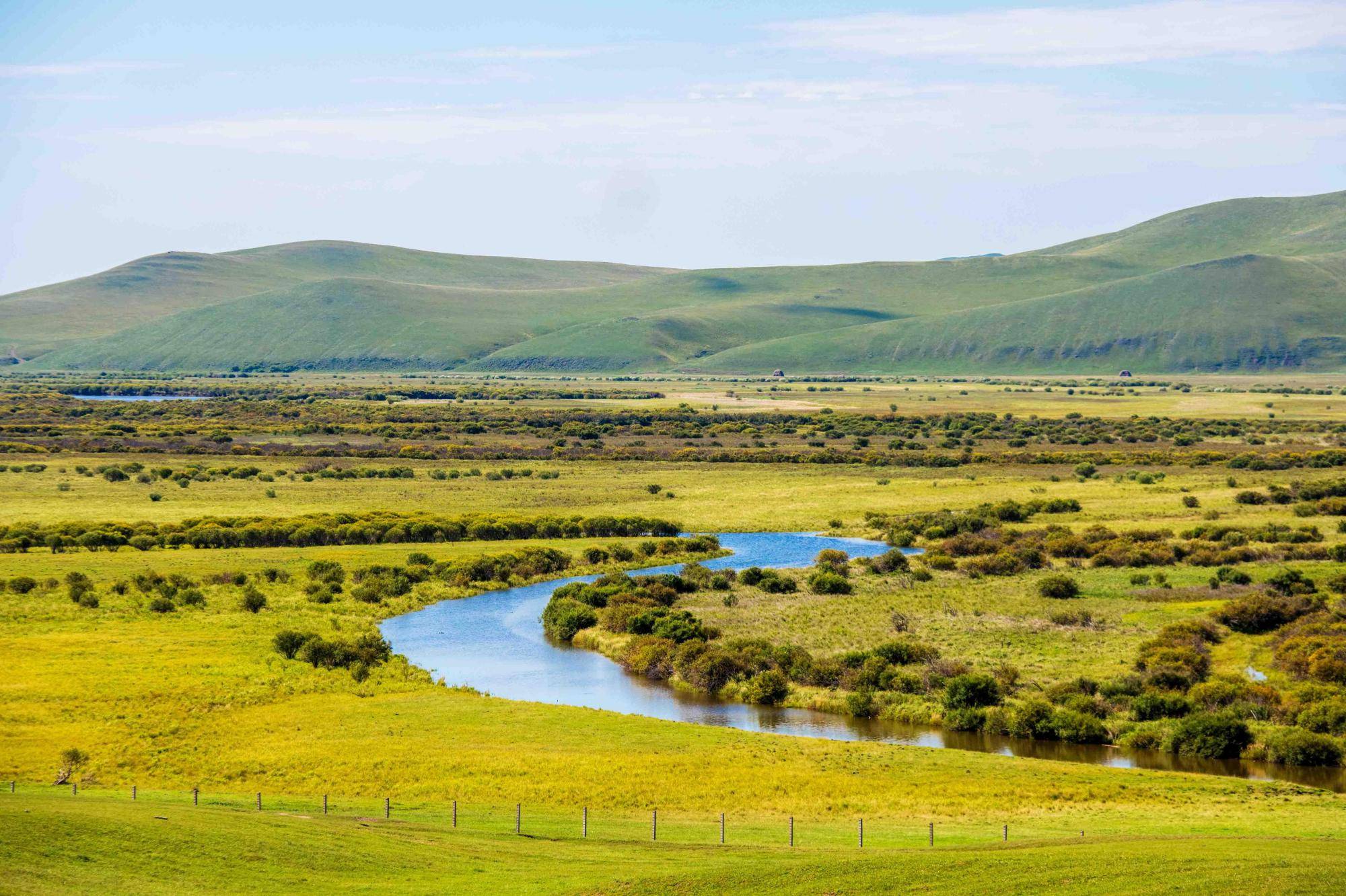 内蒙古最美的天路，在这条路上能看到三国的风景，超适合自驾！