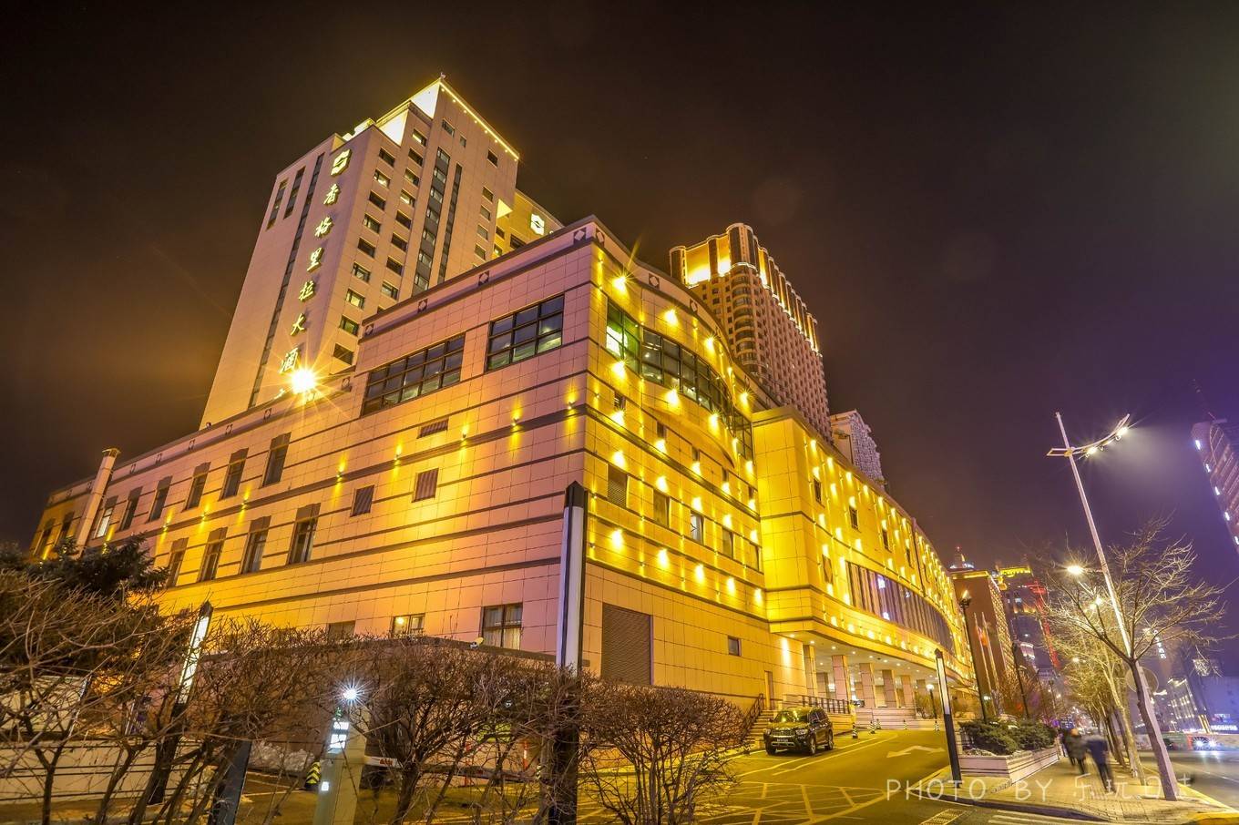 哈尔滨冬日旅行怎么耍?松花江畔香格里拉,体验东北铁锅炖