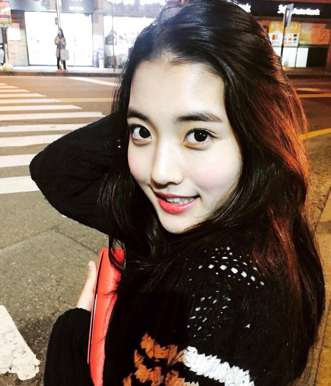 天使笑容郑多彬:母亲患癌被骂整容,却在事业最顶峰时选择离世_崔真实