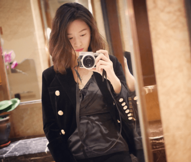 谭龙本可拿美国绿卡但最终放弃娇妻颜值学历都是顶尖羡煞旁人