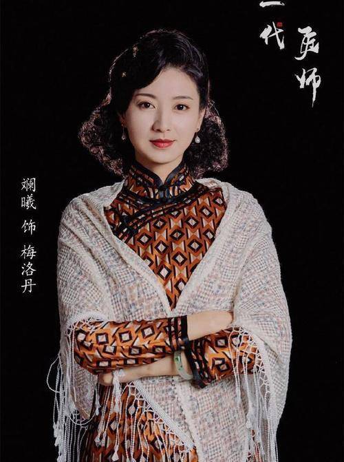 37岁的斓曦穿旗袍大秀窈窕好身材_手机搜狐网