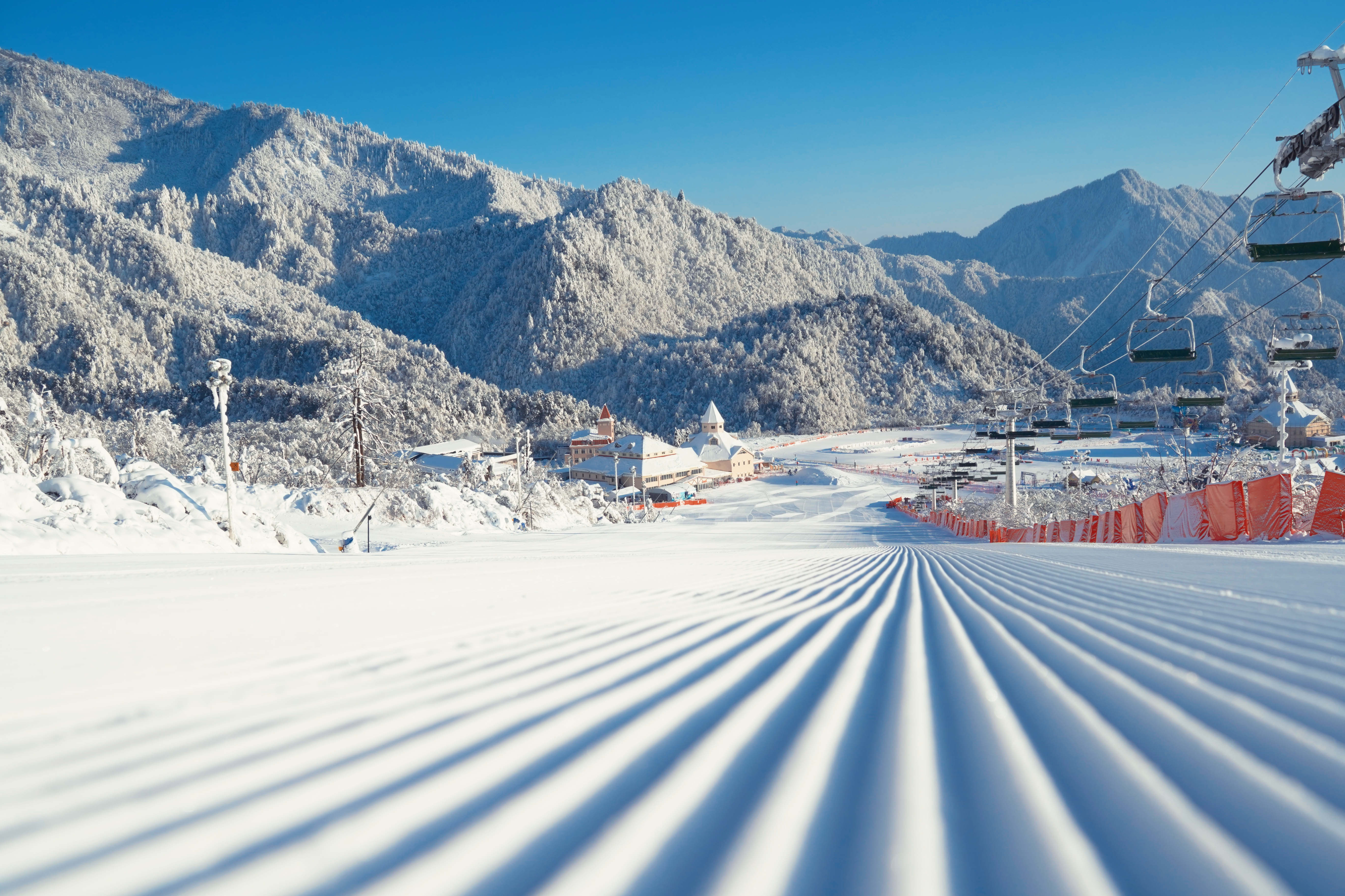 西岭雪山滑雪场图片