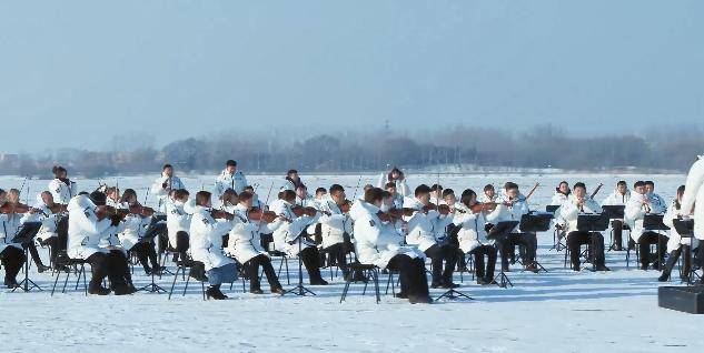 和平精英奏响冬日战歌，冰上演奏与索菲亚音乐厅结合，真最强之声