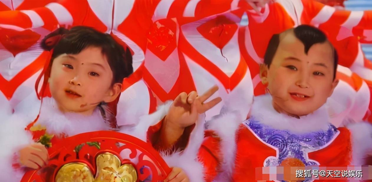 "年画娃娃"邓鸣贺8岁离世,生前一直做父母摇钱树,被网友称童子命