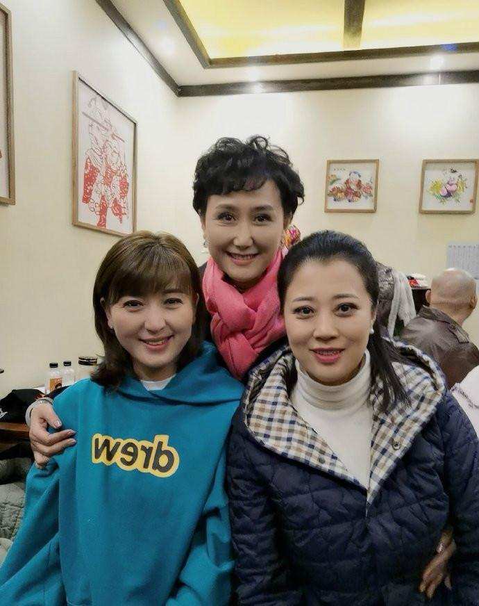 63岁冯巩和老搭档闫学晶同框,不知是否为再度同台上春晚做准备?
