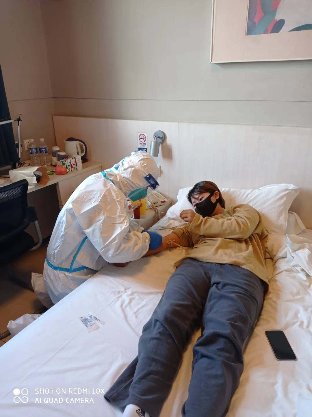 孩子三四天无大便,拒食,腹胀哭闹不止的情况下,隔离中的母亲烦躁不安