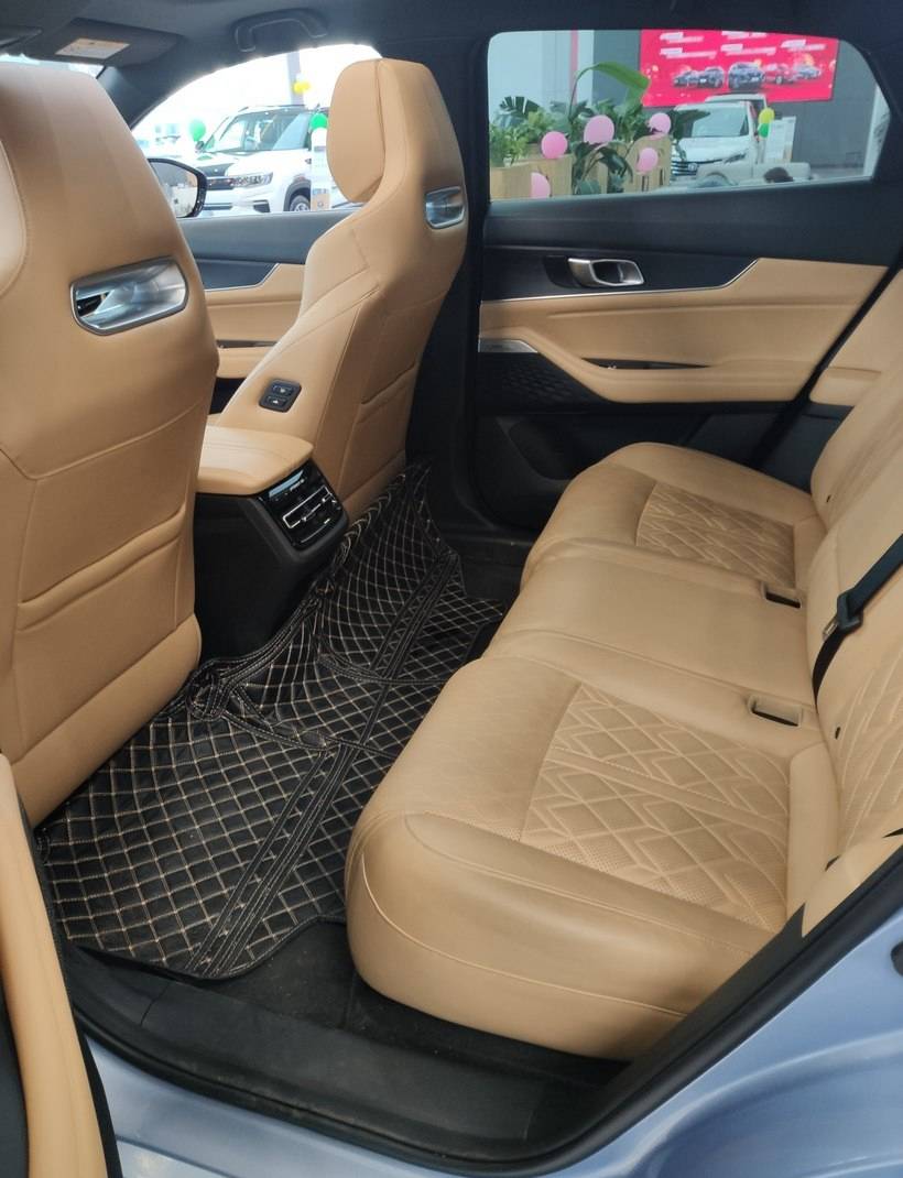 而经过实际体验后发现,长安uni-k不管是前排还是后排都确实达到了较高