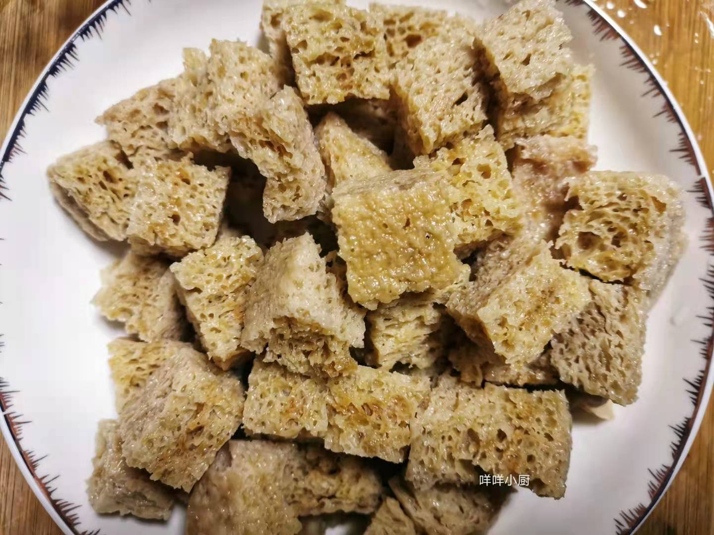 苏北人做的上海传统小菜,四喜烤麸色泽红亮味道香,你看怎么样