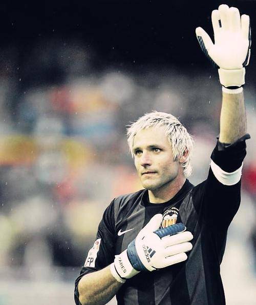 卡尼萨雷斯哈兰德适合齐达内体系姆巴佩搭配梅西或能提升巴萨