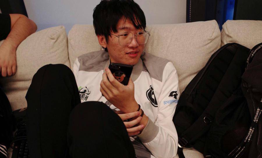 英雄联盟:宁王和中上不和?或许以后专注直播直接退役了?