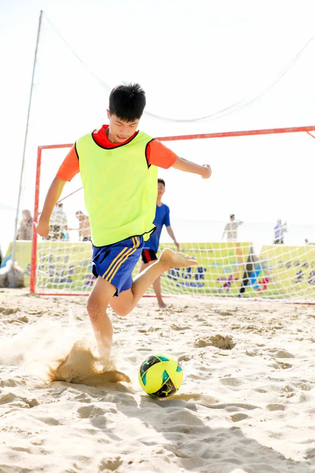海南沙滩足球邀请赛|激情沙足 踢出精彩