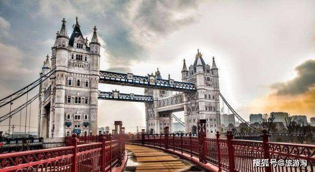 江苏一“丑陋”地标走红，被称山寨“伦敦塔桥”，耗资1400万升级