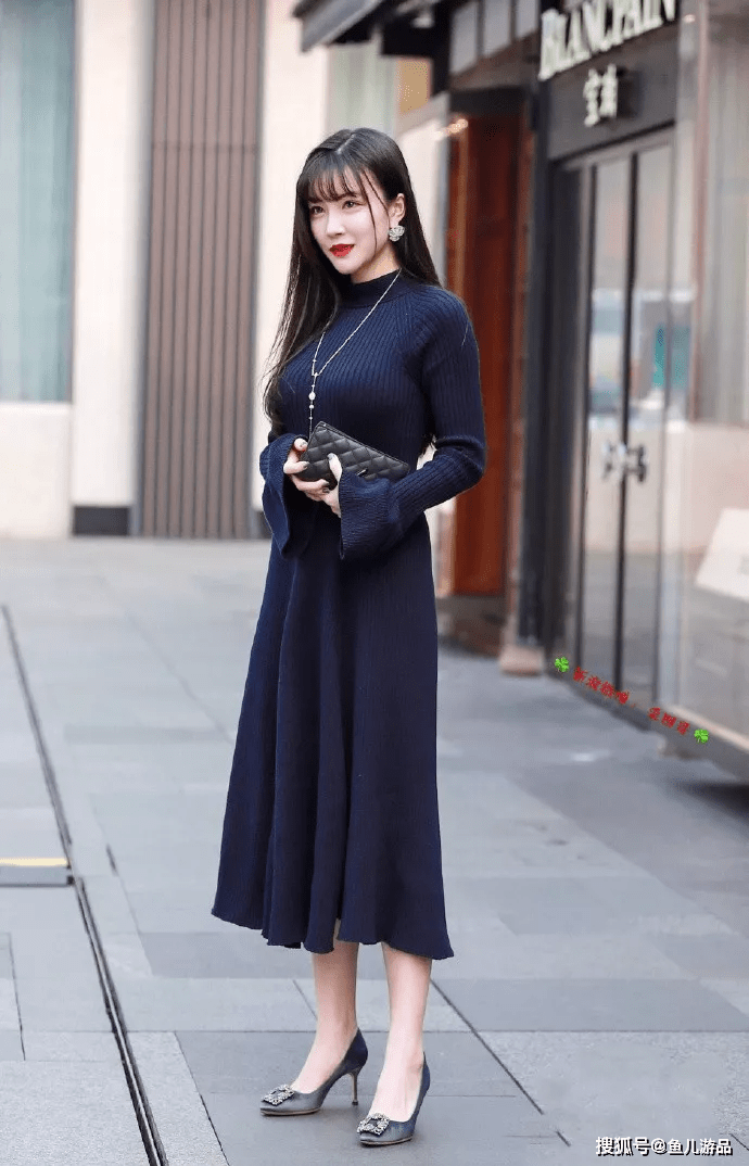 街拍: 高跟鞋简约时尚,穿出女性的成熟魅力