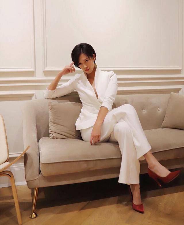 曾是上海女排最美副攻,高挑外形不输模特,现创业投身时尚行业!_朱慧菁