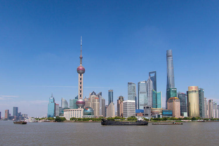 中国的第一高楼，历时10年才建造成功，632米高度让全世界赞叹