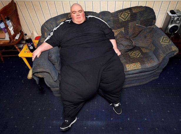 英国最胖男子去世另一人胖到5年出不了门生活习惯是罪魁祸首