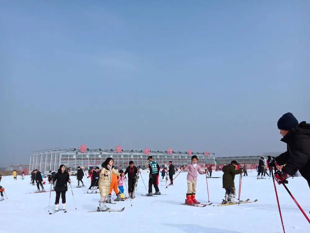 伙伴们的热情, 在此郑重向大家宣布: 济南香草园滑雪场已经正式开业啦