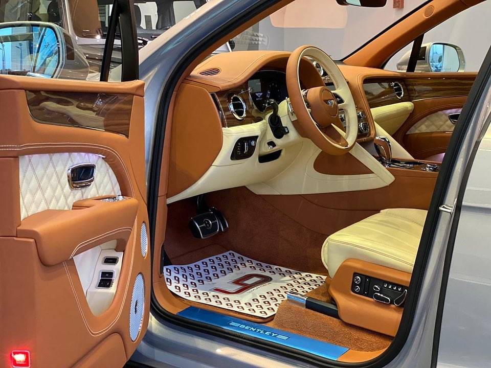 新款宾利添越实车将推长轴距版奢华感直逼库里南